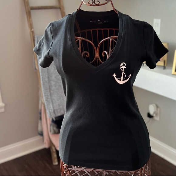 Banana Republic Black V Neck Short Sleeve Tee in Medium - Picture 5 of 10